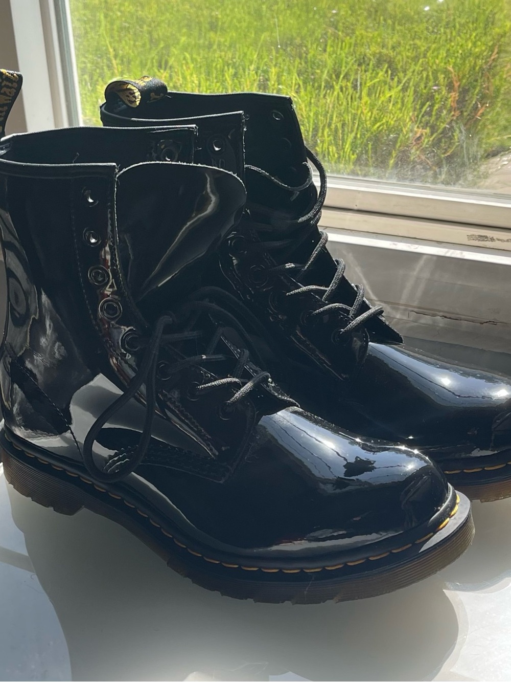 Mint!! Dr. Martens Black Patent Leather Lace-Up Boots - 11